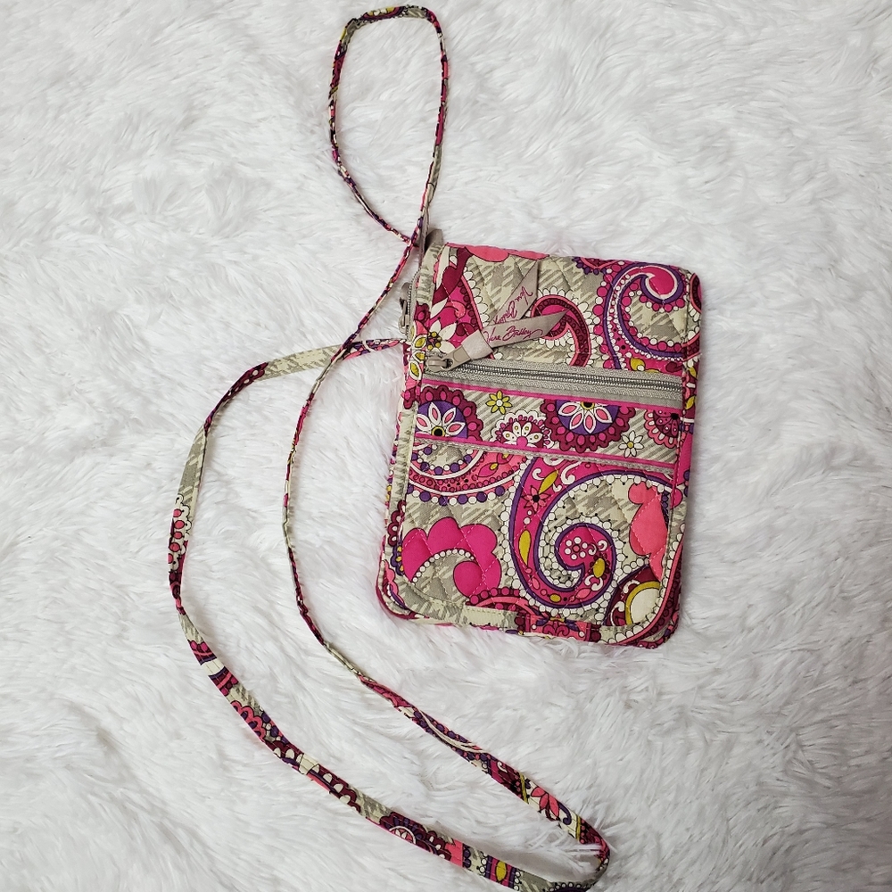 VERA BRADLEY COLORFUL PAISLEY PATTERN CROSSBODY!